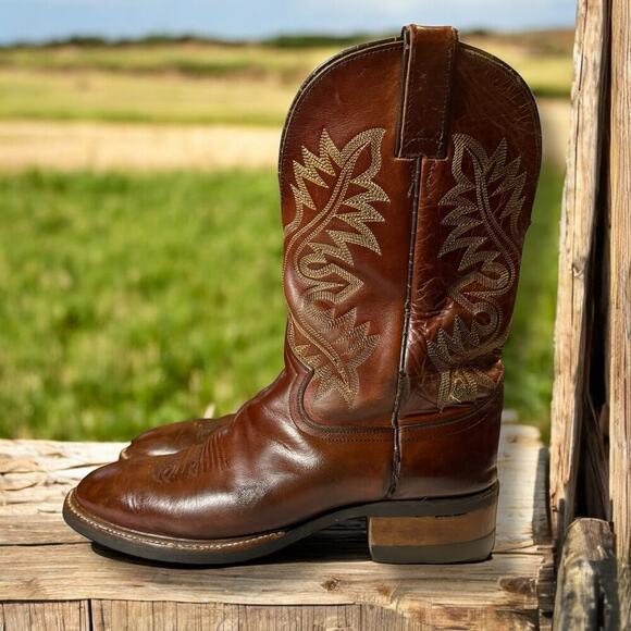 Justin Cowboy Boots Mens Brown Western Vibram Sole Oil Resistant Size 8D - Picture 1 of 12